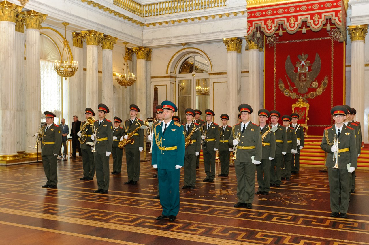 Штаб ленинградского военного. Оркестр штаба ЗВО. Дворцовая площадь штаб ЗВО. Оркестр штаба Западного военного округа. Штаб Западного военного округа СПБ Дворцовая.