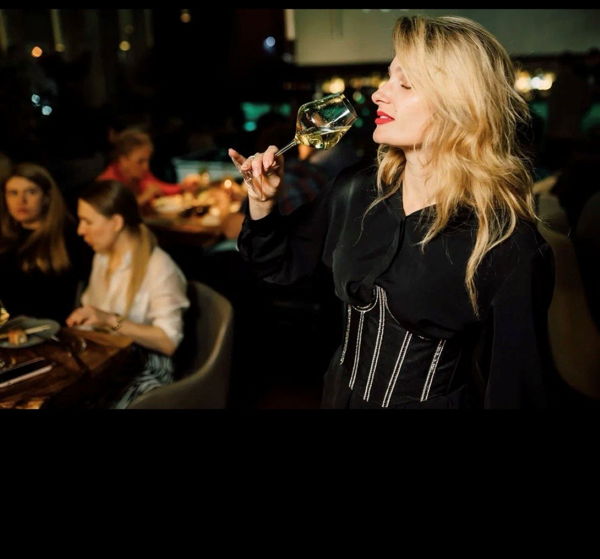 Встреча "Белые цветы: вино и искусство" (18+)