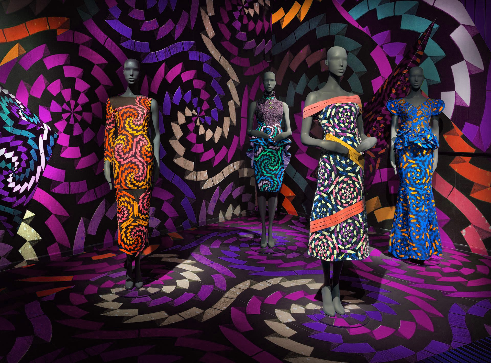 Выставка тканей 2024. Vlisco. Яркие африканские ткани. Выставка африканского искусства. Африканские одежды красочные и яркие.