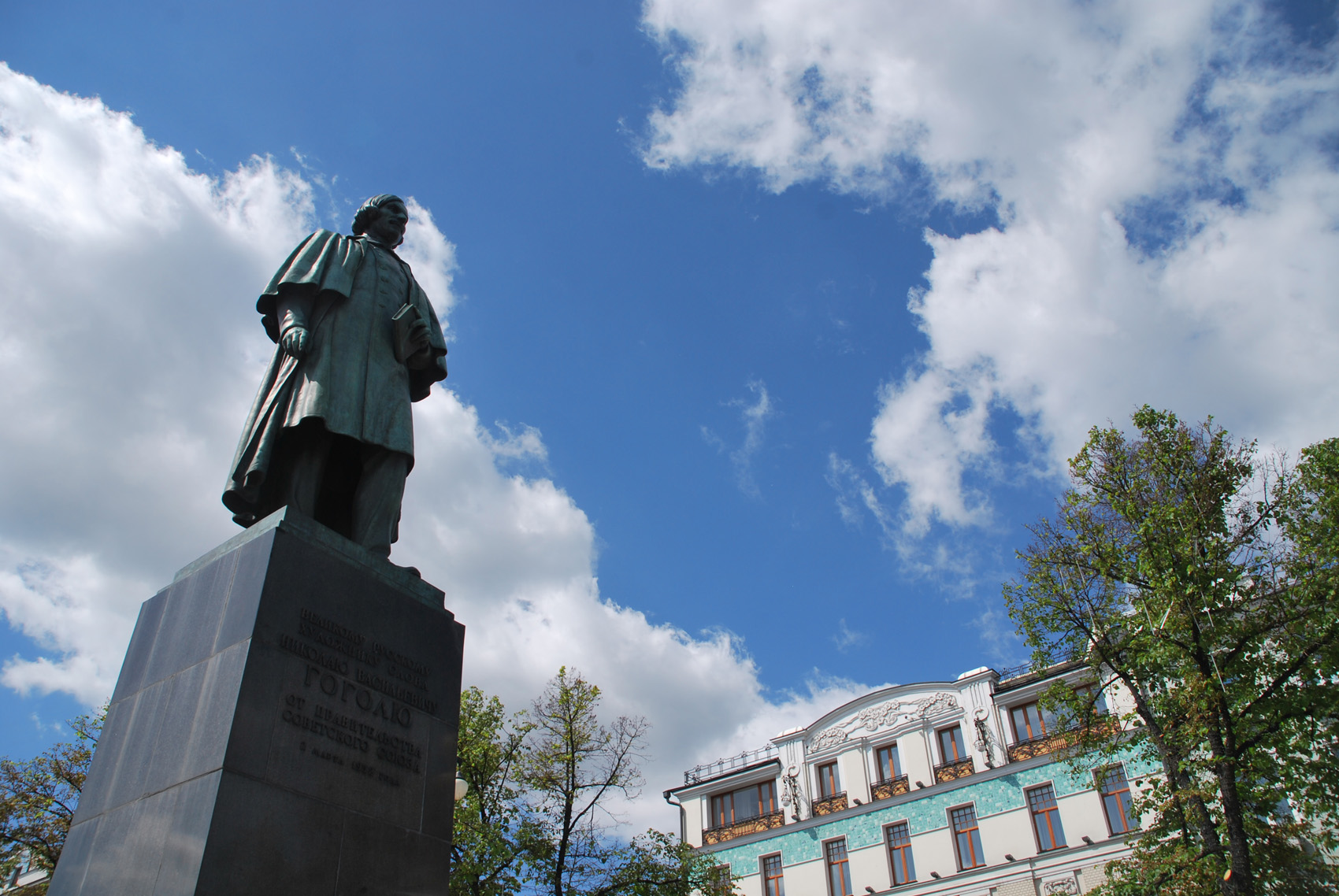 Гоголевский бульвар. из цикла "летние прогулки для взрослых"