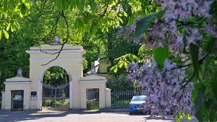Регистрация на обзорную экскурсию по некрополю «Литераторские мостки» (Расстанная улица, д. 30)
