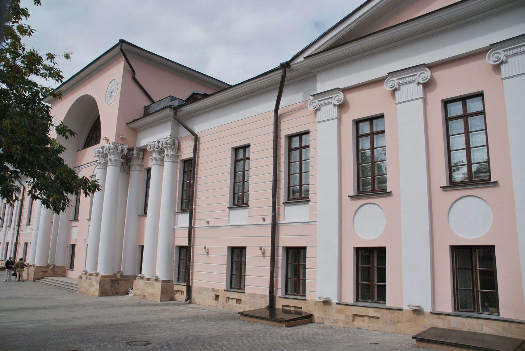 Прогулка близ харитоньевских переулков. из цикла "летние прогулки для взрослых..."