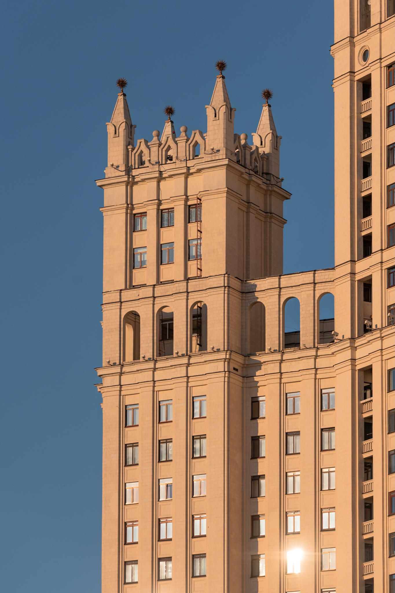 Антиглянец из 1960-х. Светская жизнь Высотки на Котельнической. Авторская лекция Анны Кохтюк в квартире с видом