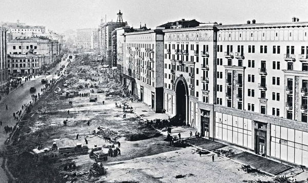 Дом переехал: как в Москве передвигали здания