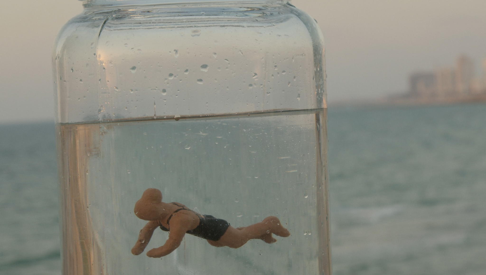 Программа международного конкурса короткого и среднего метра: «Следы» (18+), «Рейчел и я» (18+), «Гражданин заключенный» (18+)