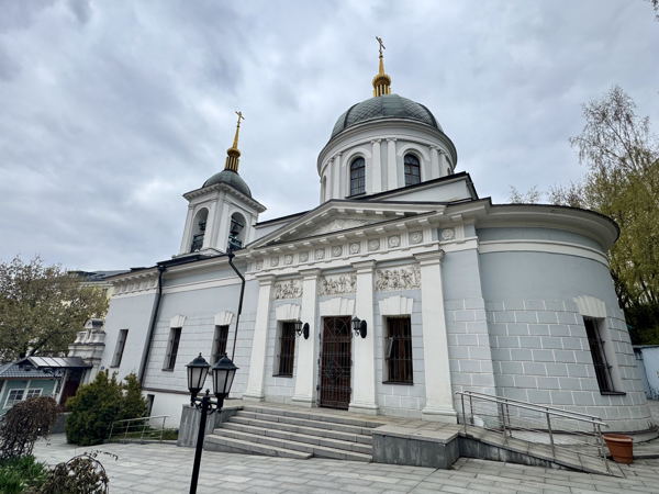 Авторская экскурсия «От усыпальницы именитых людей до церковного посольства»
