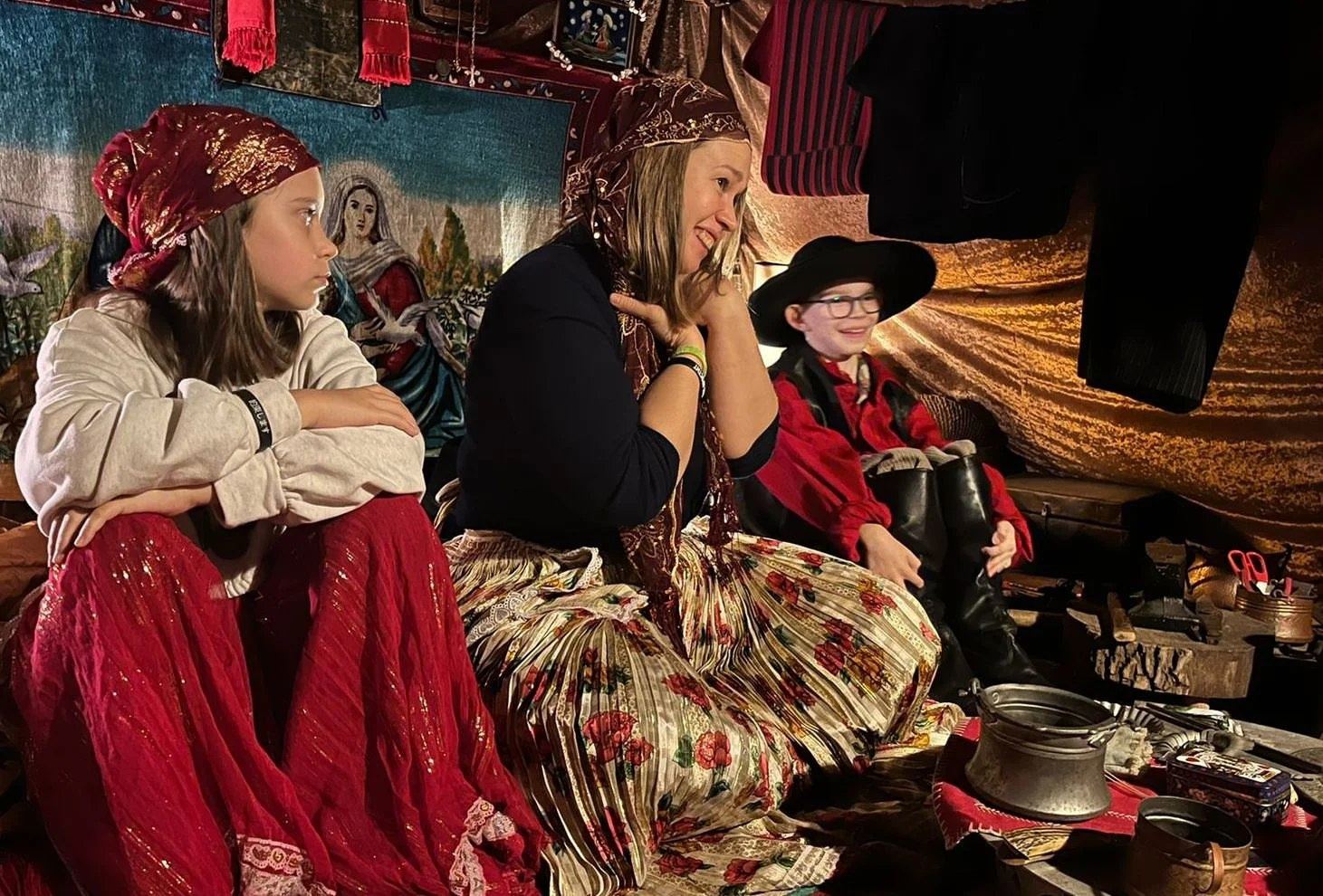 в 15:00 Этнографическая программа в цыганском шатре в музее кочевой культуры. 8+