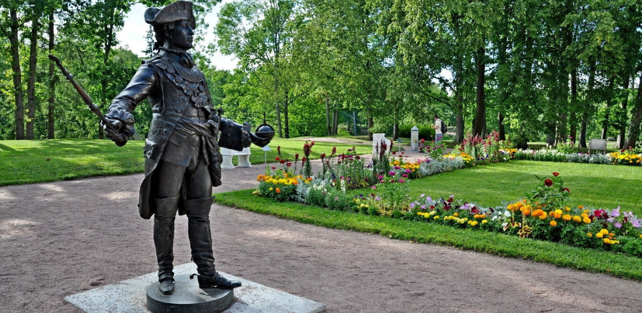 Памятник Петру 3 в Ораниенбауме. Памятник Петру 3. Памятник Петру 3 в Киле.