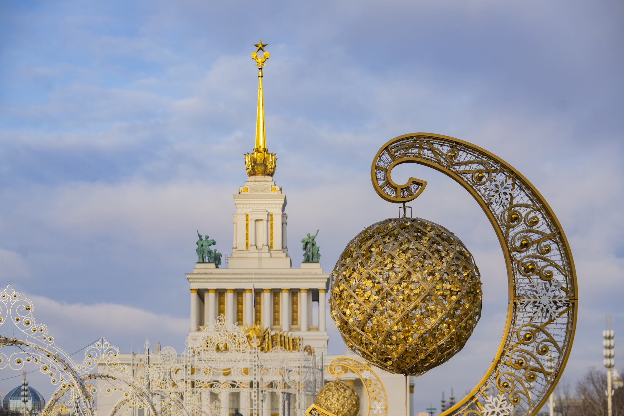 Тематическая экскурсия по территории ВДНХ ко Дню конституции