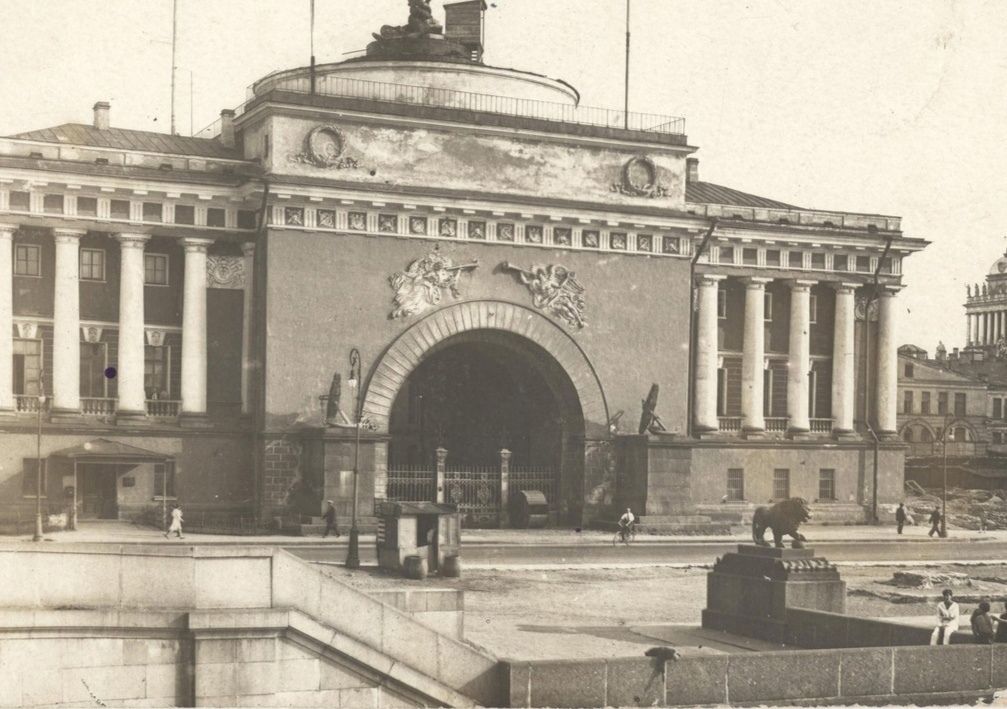 Лекция «Град невиданный. Образы Петербурга в открытке и фотографии начала XX века»