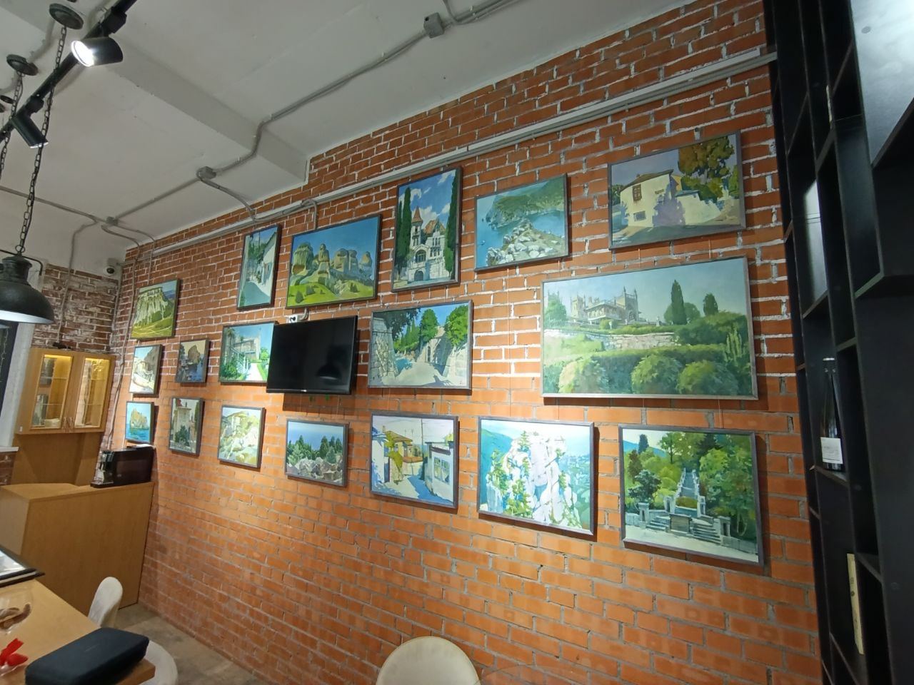 Заключительный вечер выставки картин «МОЙ КРЫМ» художник Евгений Хлюнев