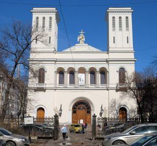 19.09 (вс) в 13.00 Экскурсия по Петрикирхе - храм, бассейн, опять храм 10+