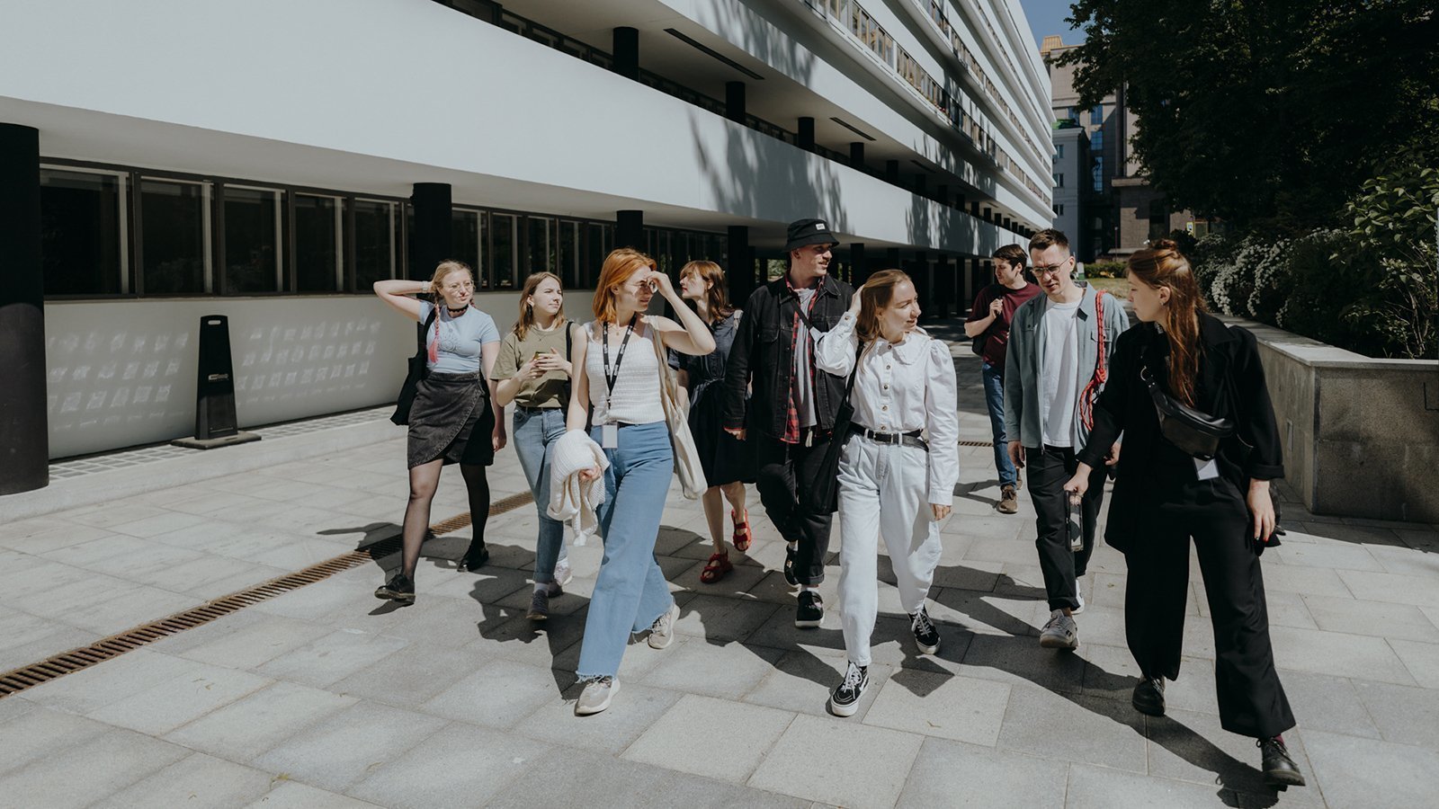 Прогулка по дому наркомфина на армянском языке