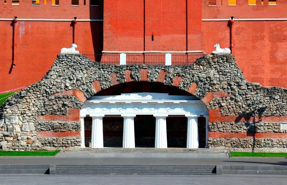 Взламывая шифр города: о чём молчат кремлёвские стены