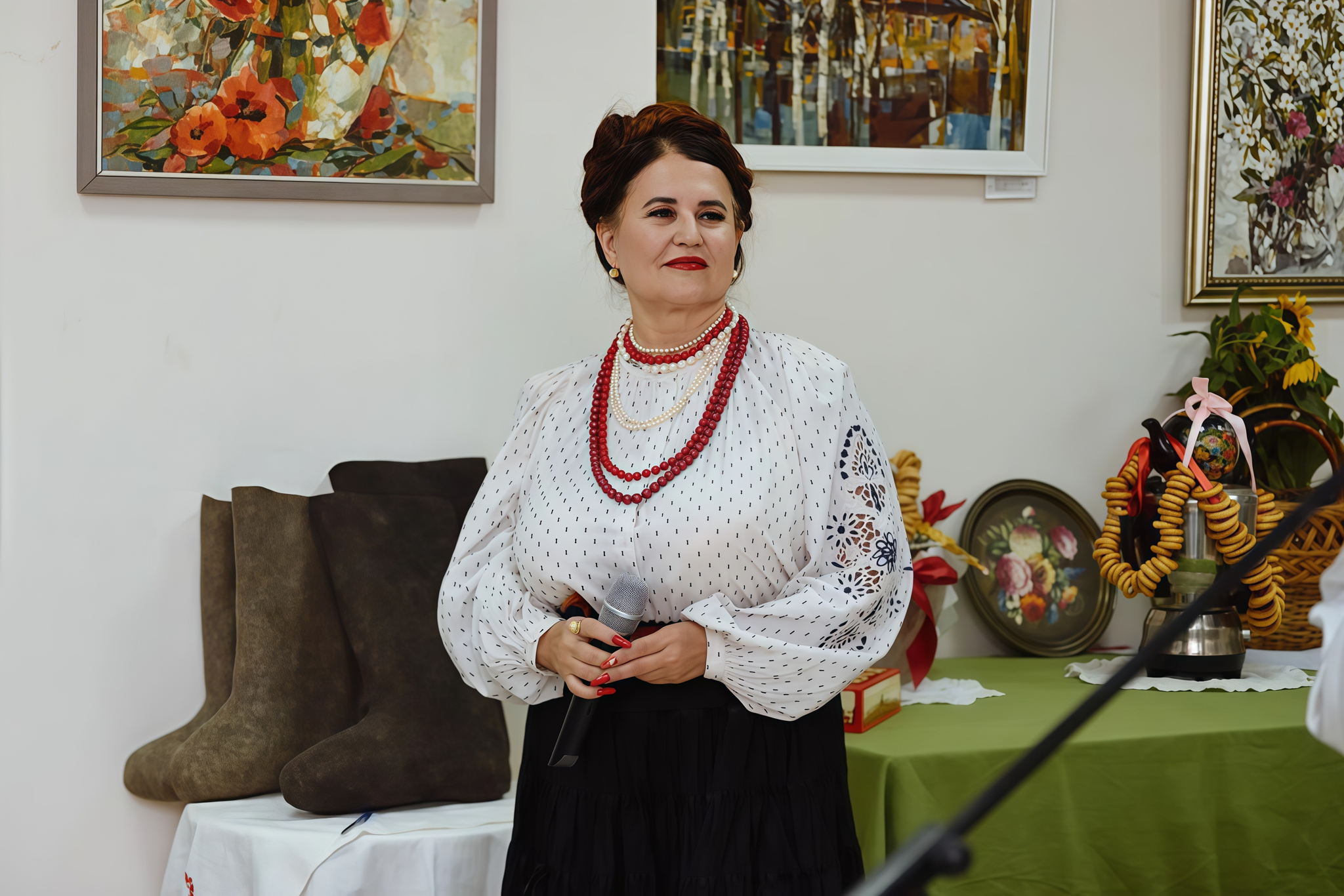 ✨ Друзья, приглашаем вас окунуться в волшебную атмосферу святочных вечеров на творческой встрече, посвящённой юбилею удивительной женщины — заслуженного работника культуры Кубани Анны Семка