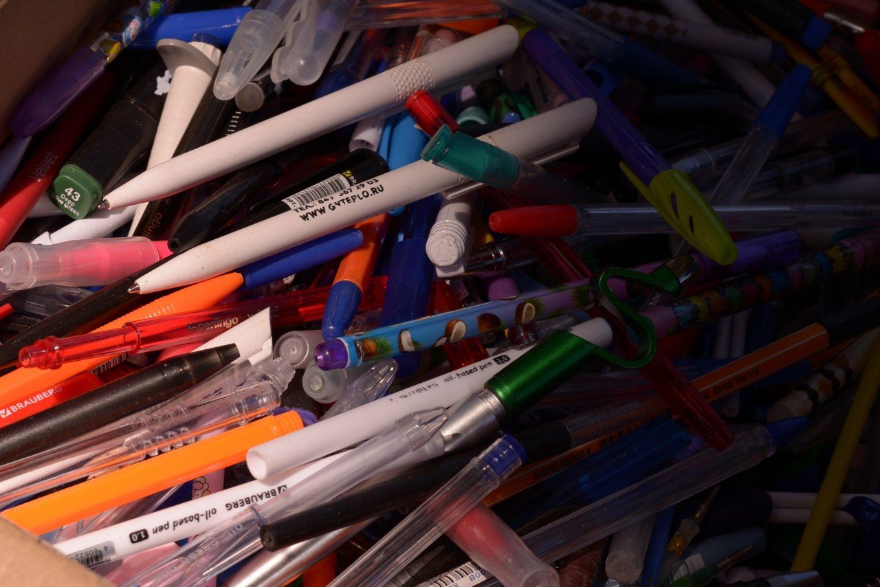 Сортировка ручек и фломастеров