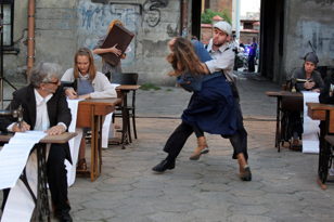 Выход в город: Site-specific театр