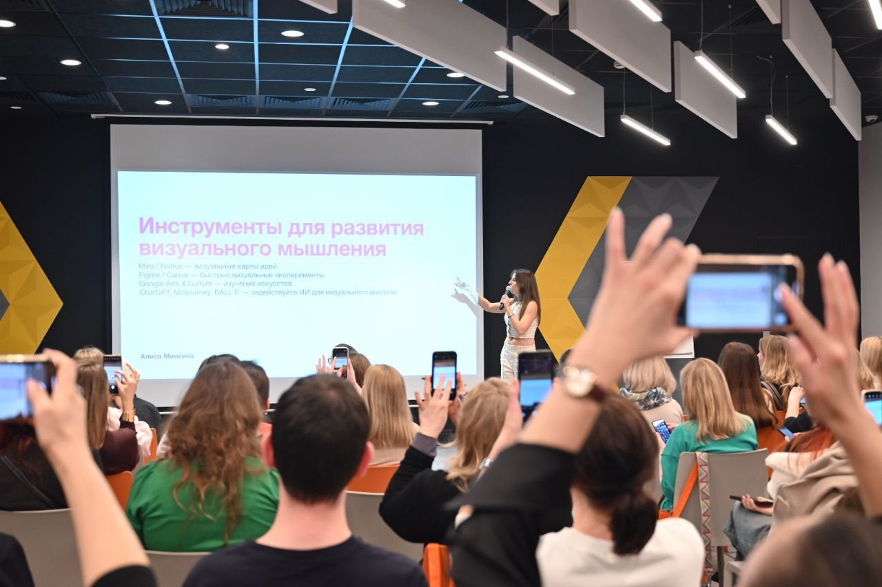 Москва. Новогодний праздник Дизайна и Интерьера на Нахимовском