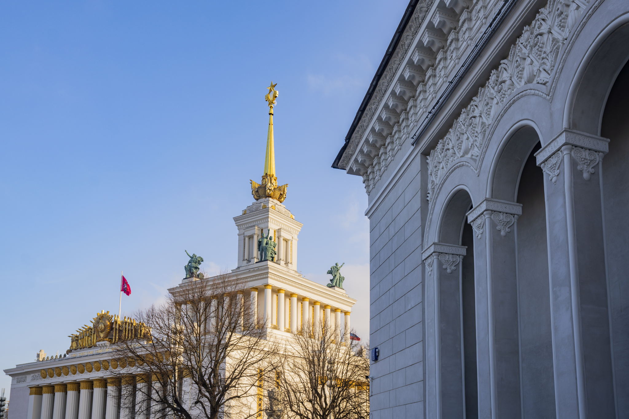 Тематическая экскурсия "Культурный код ВДНХ" для глухих и слабослышащих посетителей с переводом на РЖЯ