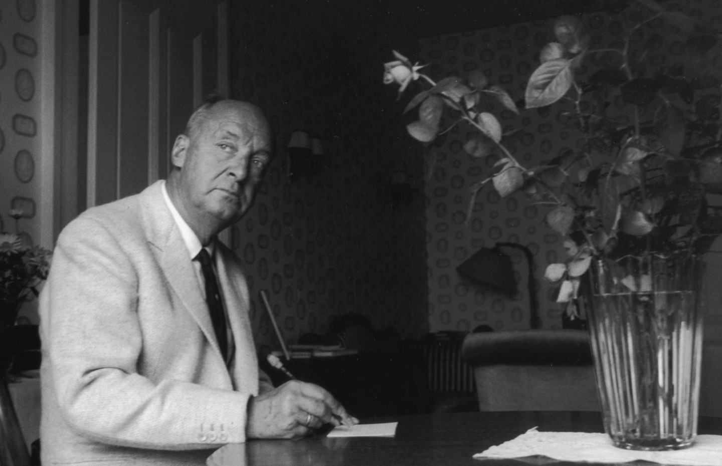 АРТ-УЖИН «Владимир Набоков. Русский принц в стране чудес» | 19:30 | совместно с Ольгой Хейфиц