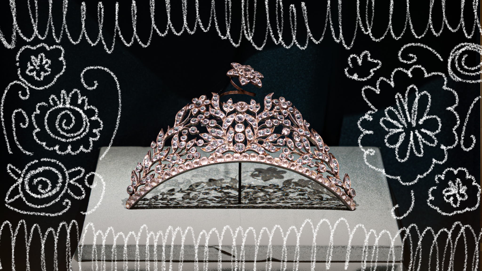 Прогулка по выставке «Очарование красоты. Из истории ювелирных украшений России»