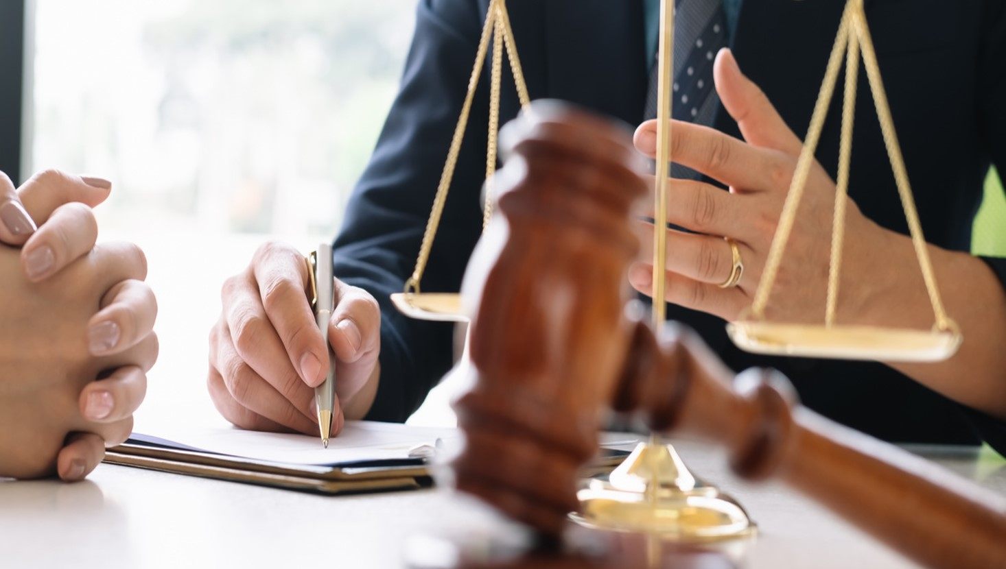 "Правовые аспекты: вызовы и практические решения для HR"