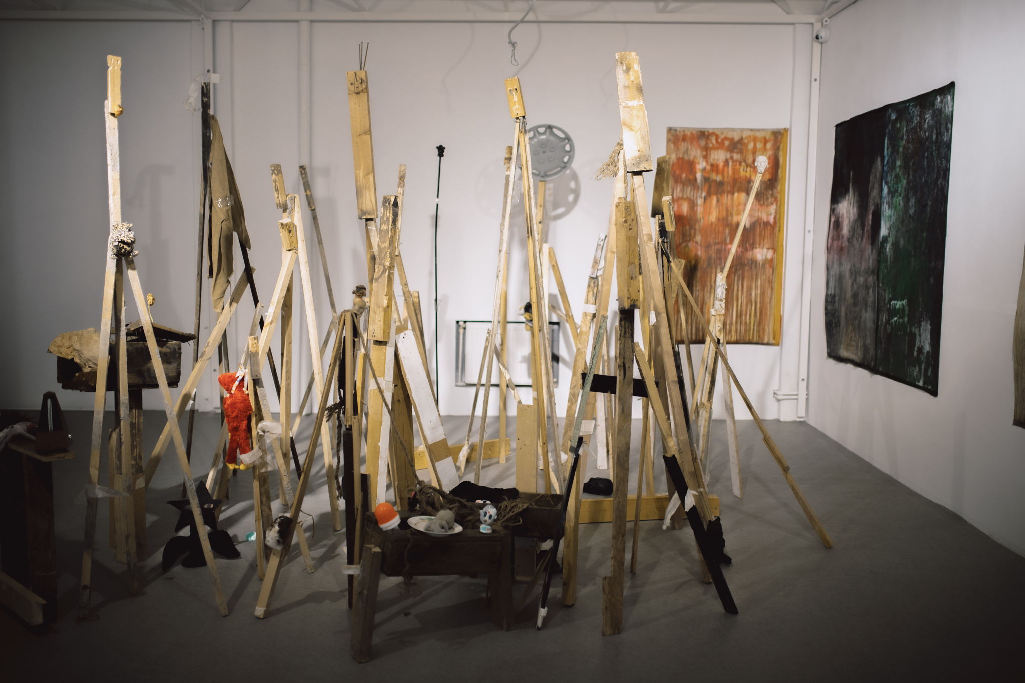 Две выставки в новом арт-центре Linda de La: «Забытые вещи» и «Пойдем гулять!»