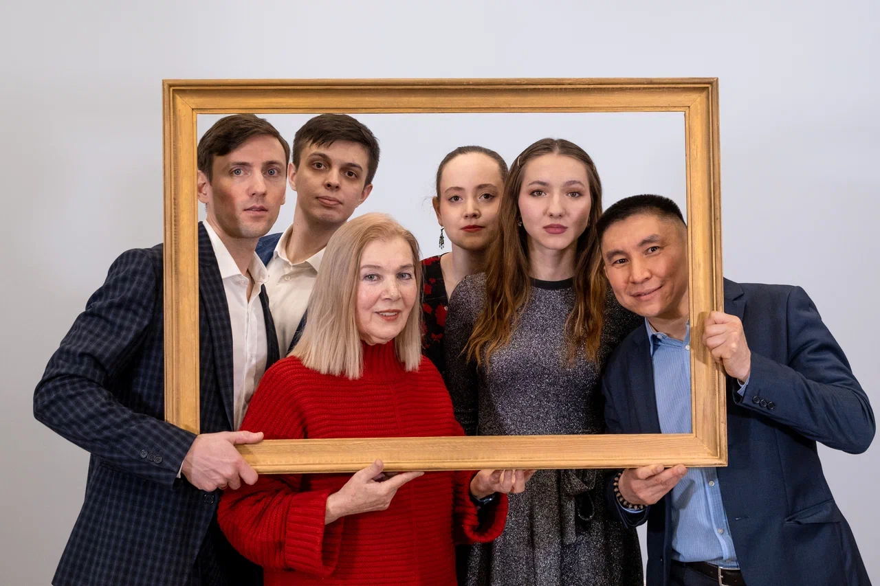 "И вроде бы все летят!" по пьесе Евгения Волошина