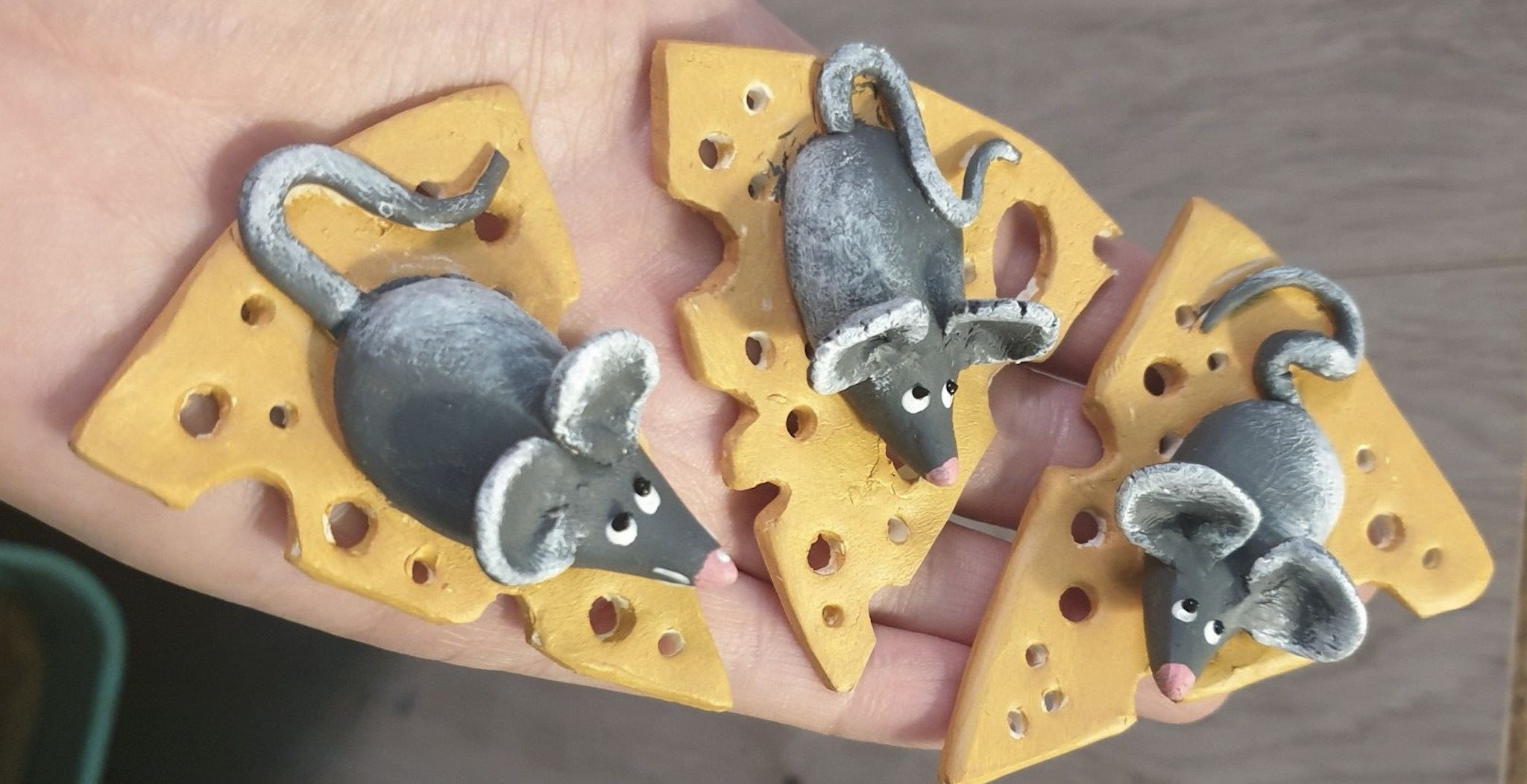 Детский мастер-класс по лепке из глины Мышка на сыре