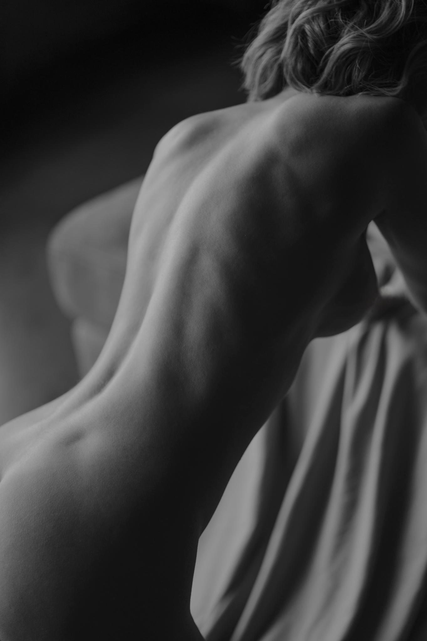 Выставка «ГРАНИ ЧУВСТВЕННОСТИ»: искусство женского тела в объективе фотографа