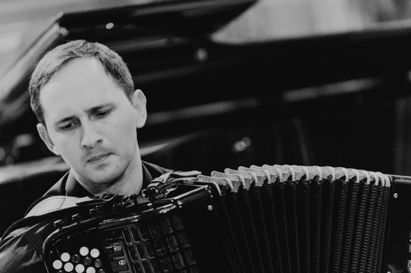 Звуки счастья и несчастья: концерт-перформанс