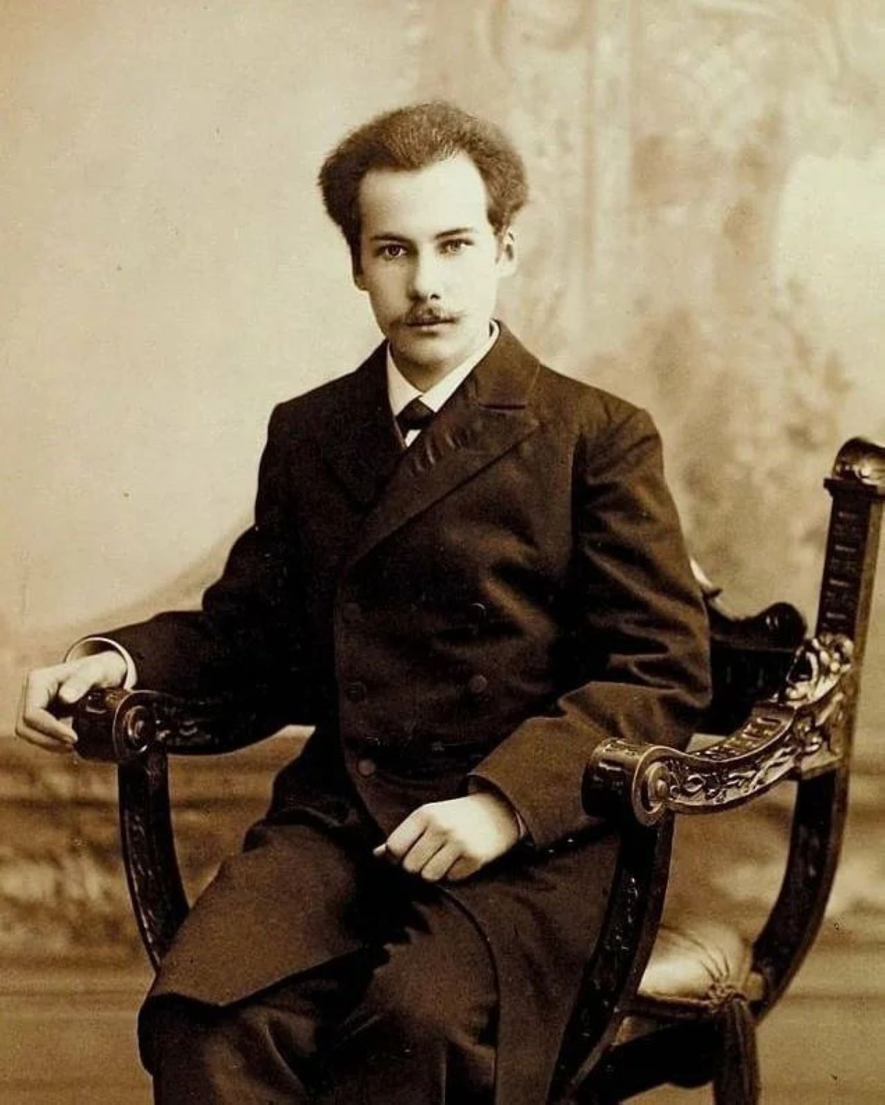 Тематическое мероприятие , посвященное 140-летию Андрею Белому "День рождения Андрея Белого"