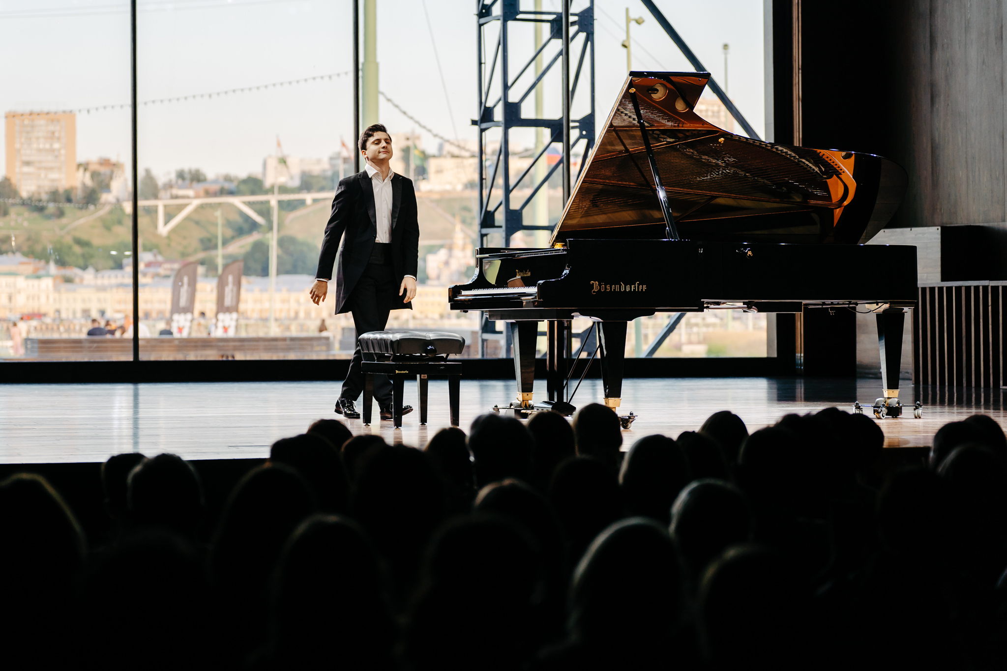 «ГРЕЗЫ ЛЮБВИ». ФОРТЕПИАННЫЙ ВЕЧЕР НИКОЛАЯ КУЗНЕЦОВА К 8 МАРТА