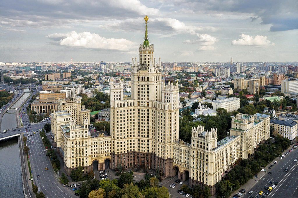 Утро в Котельнической лекция и (поздний) завтрак. Генплан Москвы 1935 года. Лекция Виктории Фролковой