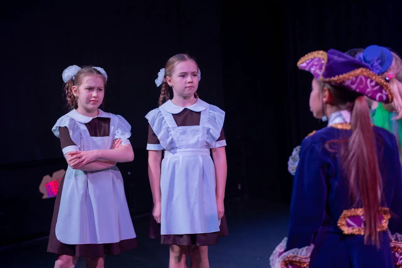 Спектакль "Королевство кривых зеркал"