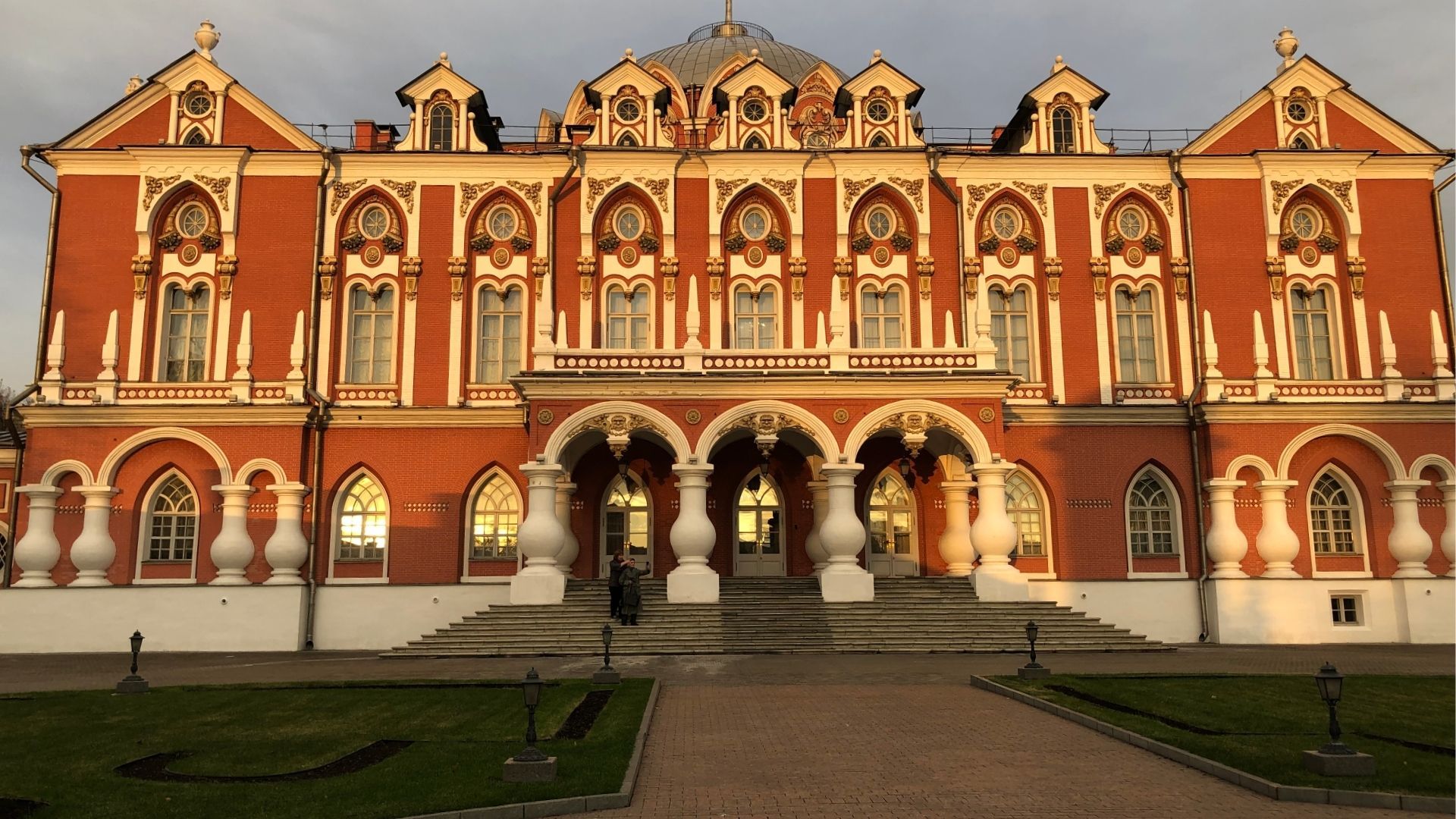 Экскурсия в Петровский путевой дворец с изысканным чаепитием