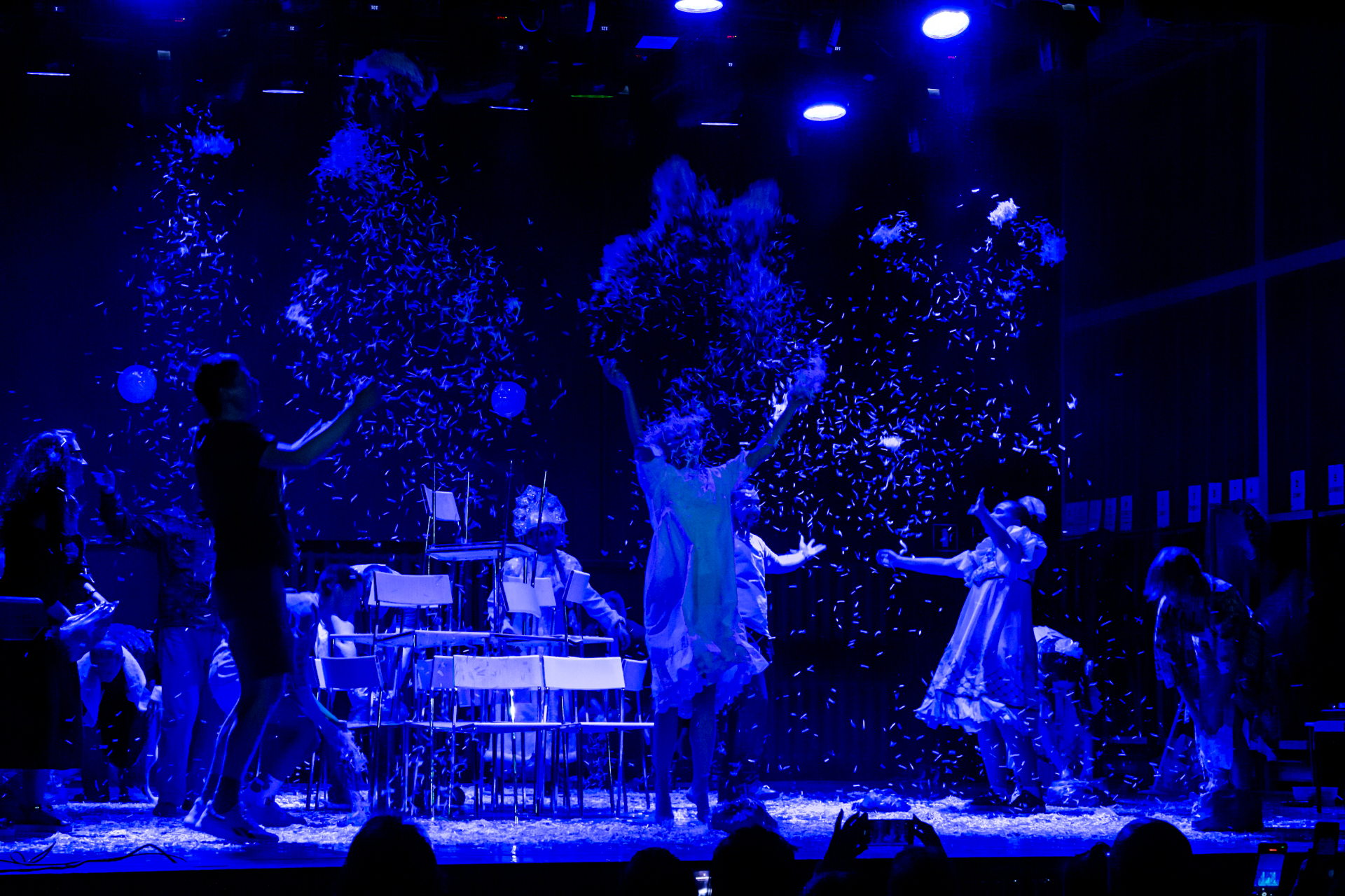 «Новогодние приключения Гены и курьера»