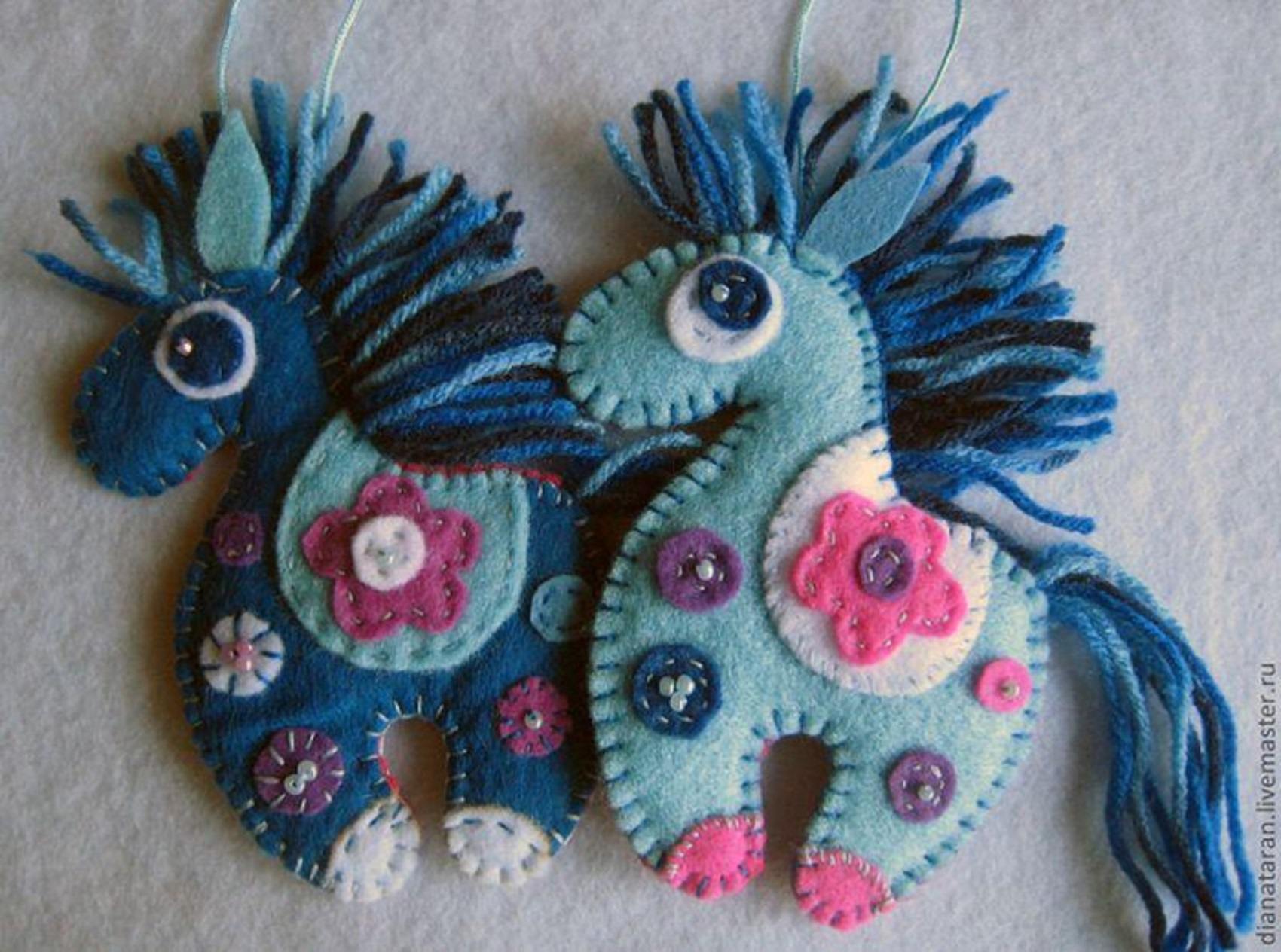 Лошадка из фетра