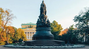 История для девочек. Праздничная пешеходная экскурсия с чаепитием