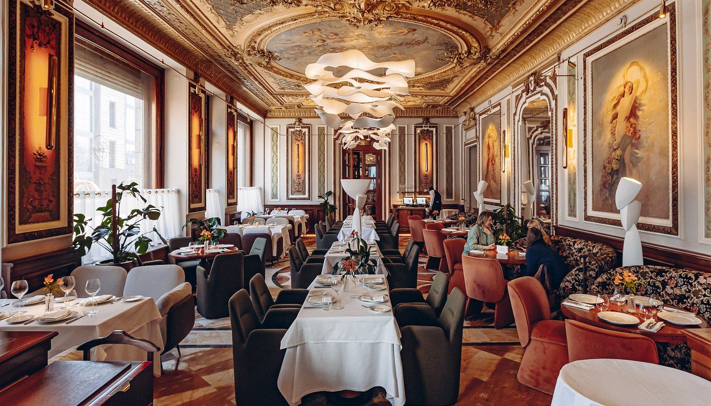 Воскресный бранч в красивом ресторане