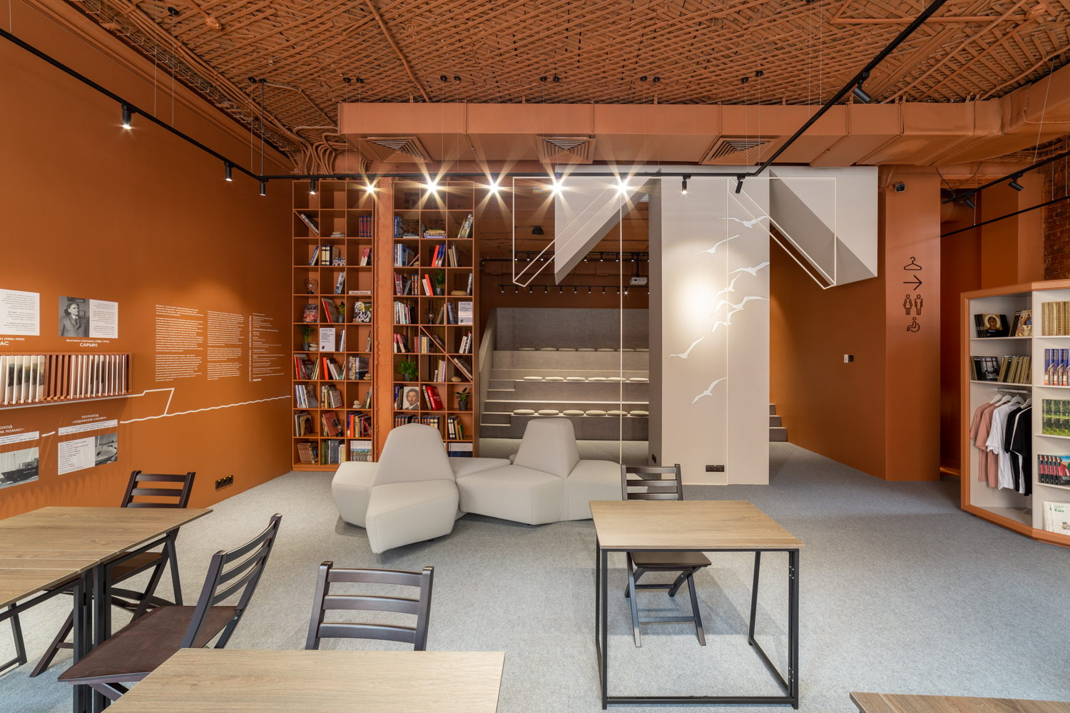 Независимые книжные: как они становятся культурными площадками и местом встреч с друзьями