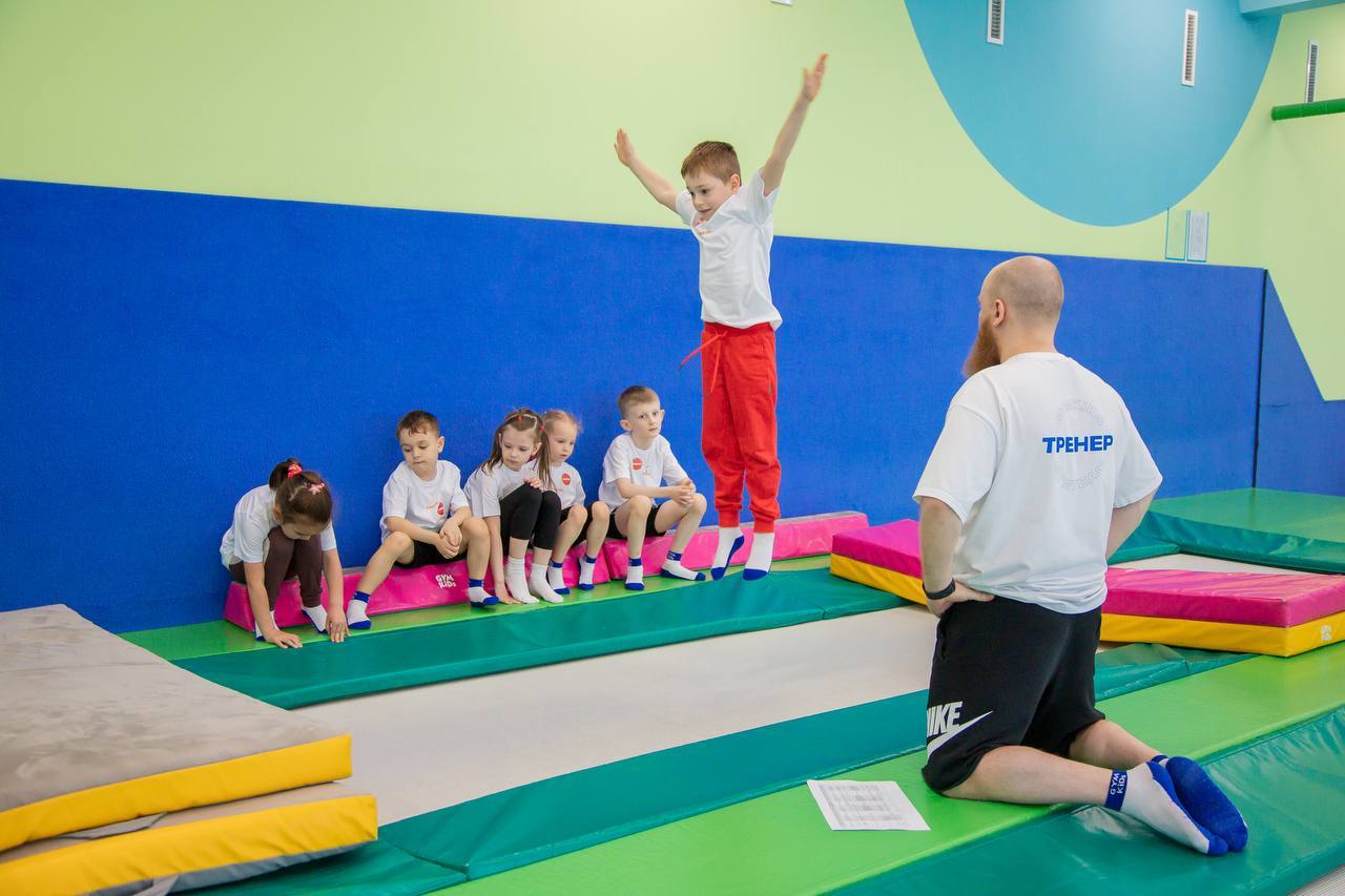 Занятия гимнастикой для детей разных возрастов от центра GYMKiDs