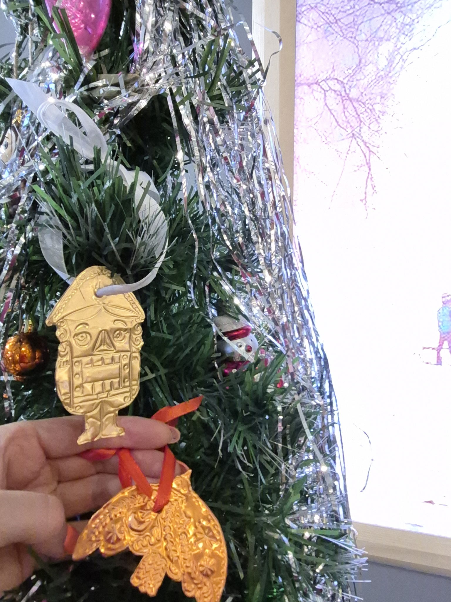 Мастер-класс «Елочные игрушки из фольги» для взрослых и детей от 8 лет