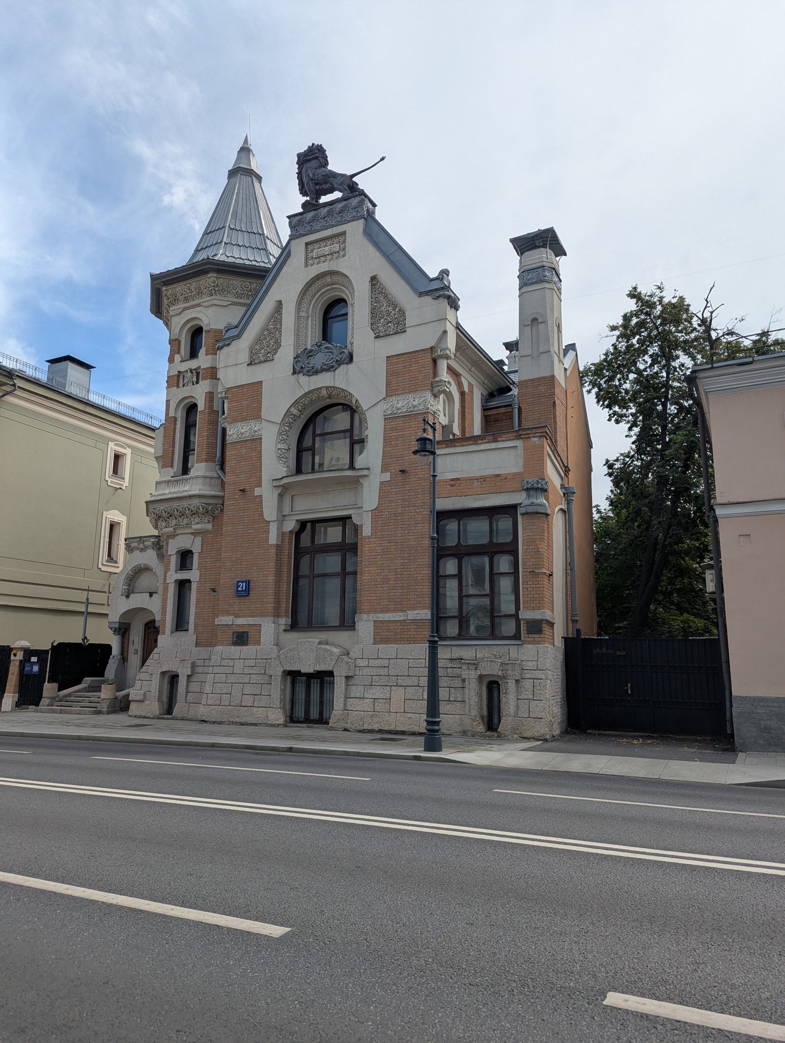 Остоженка в судьбах русских писателей