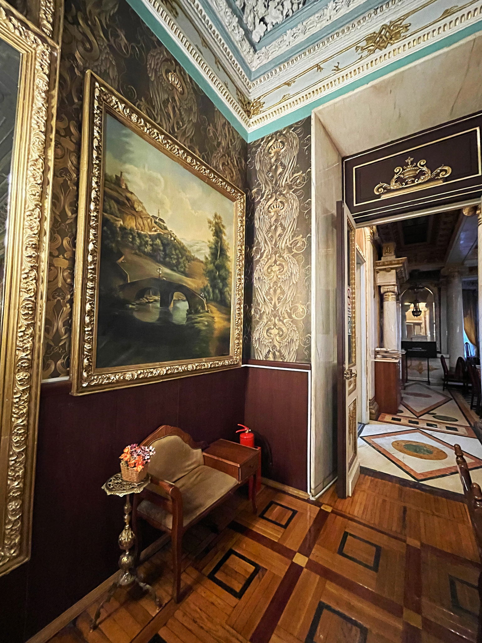 Особняк Коншиных: купеческая роскошь и научная мысль