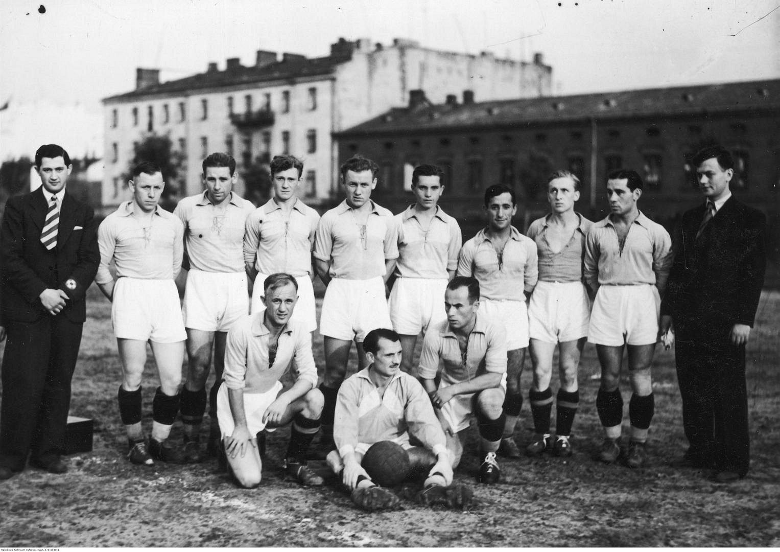 Футбол. Война. Холокост