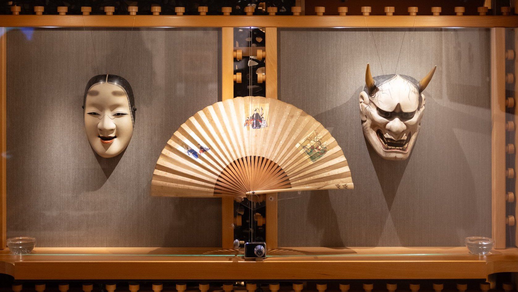 Лекция "Маска в театре Но. Игра света и тени"