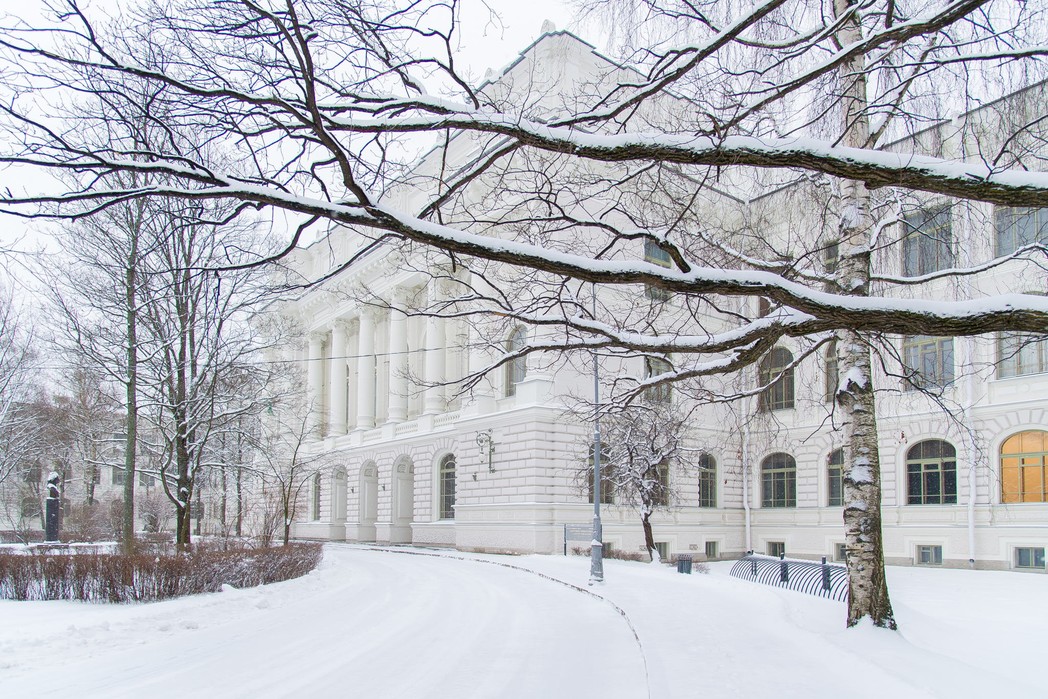 Открытый лекторий «За границами школьного курса физики». Раздел «Электрические и магнитные явления»