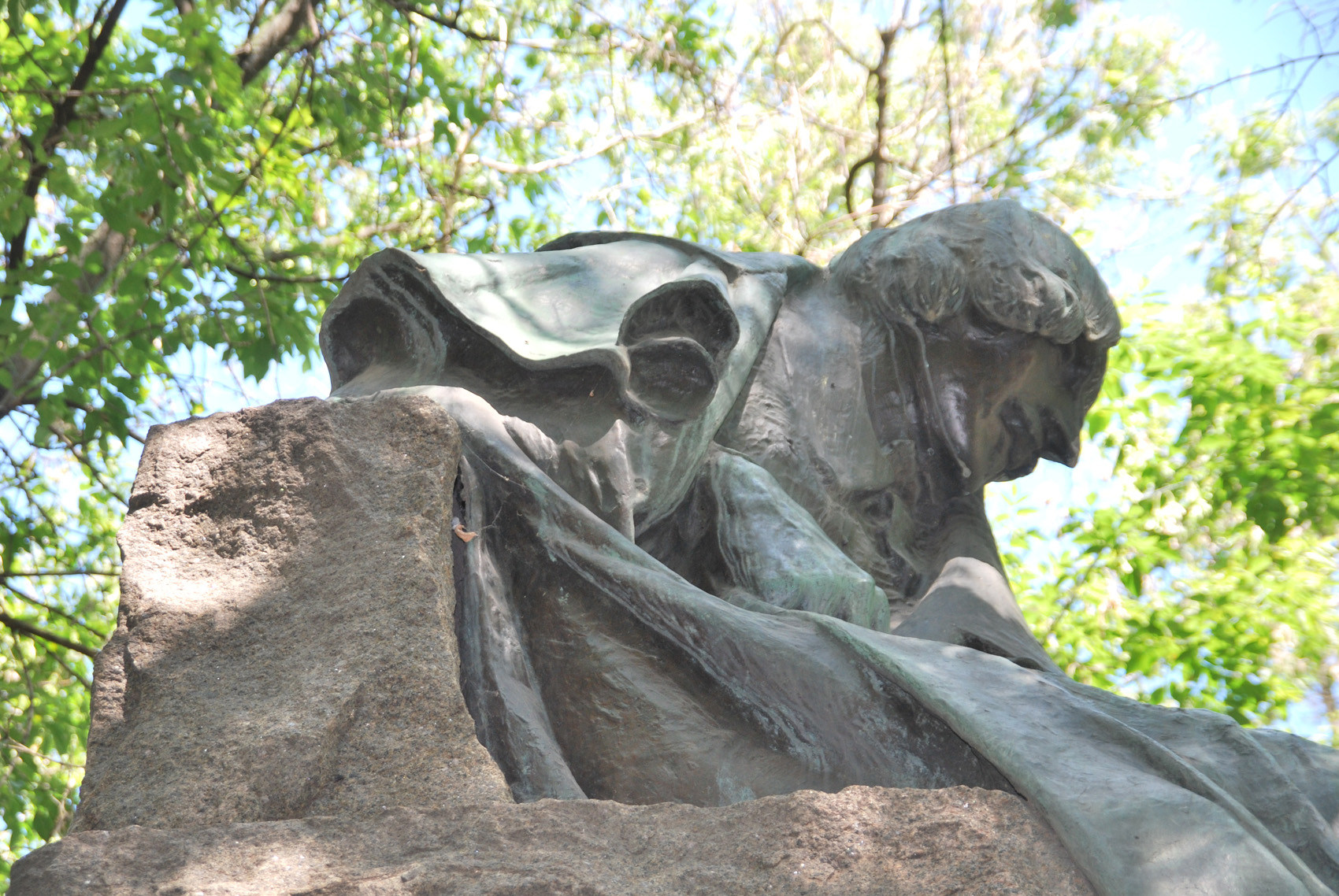 Прогулка по никитскому бульвару. из цикла "летние прогулки для взрослых"