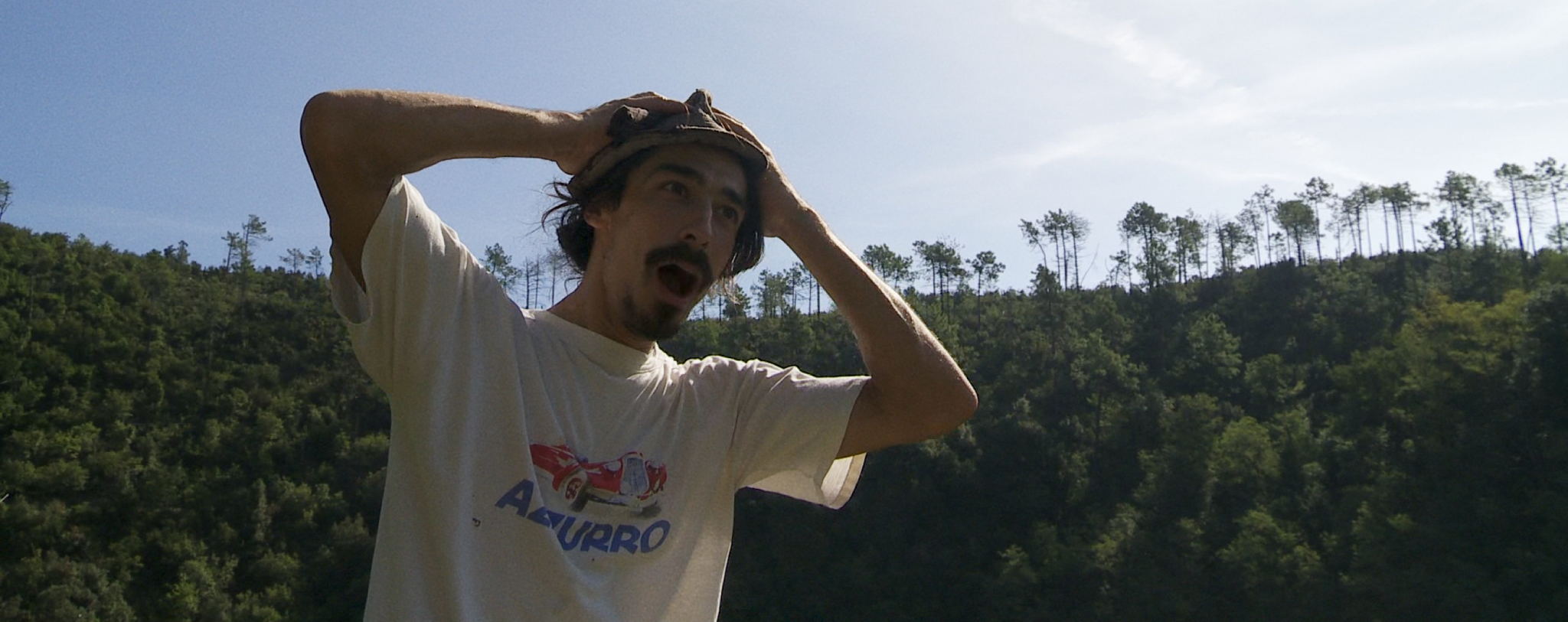 Программа международного конкурса короткого и среднего метра: «Дочь каменщика» (16+), «Оставаясь в небе» (18+)